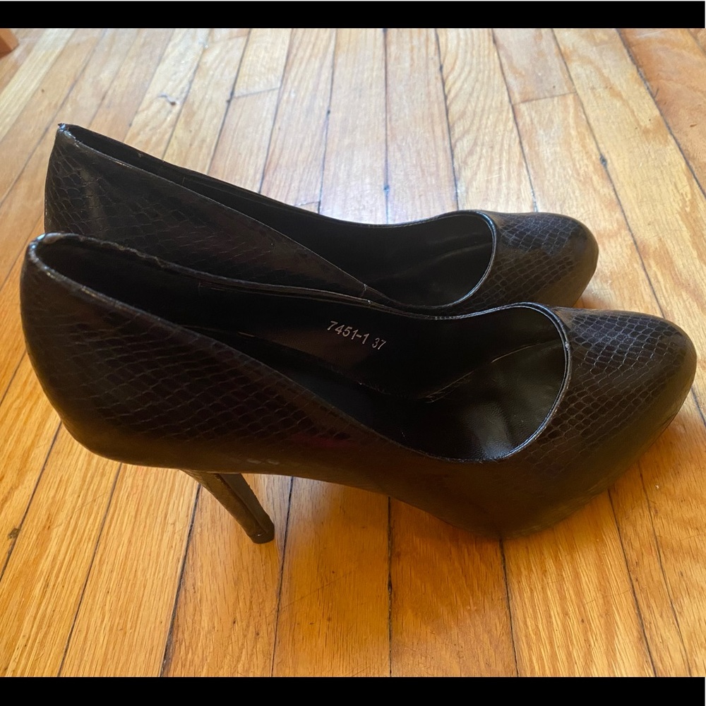 Mona Lisa Black Heels